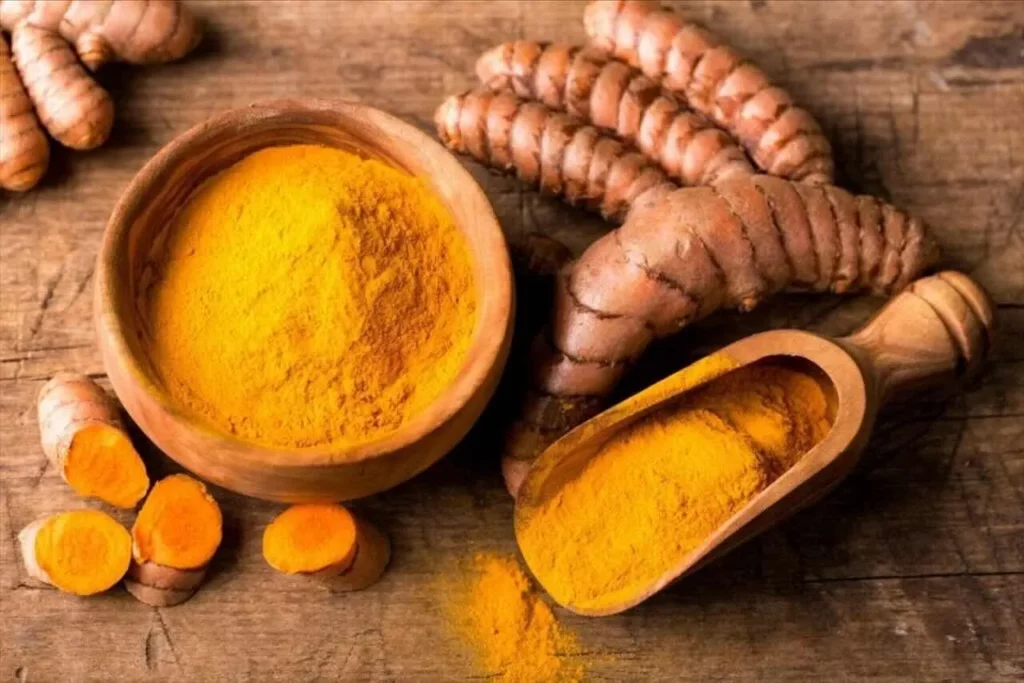 Il segreto per mangiare la curcuma al mattino