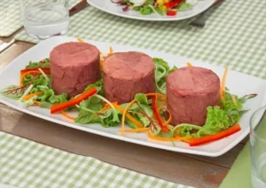 Quantità di carne in scatola che si può mangiare a settimana: cosa succede