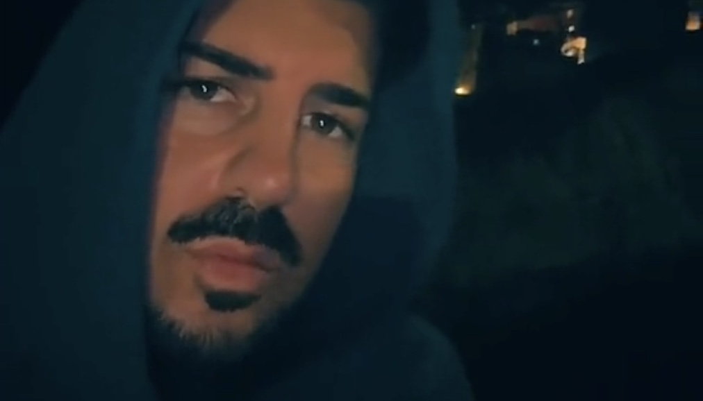 Lino Giuliano ha annunciato il suo ritorno su TikTok con un video criptico al chiaro di luna...