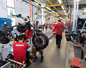 Azienda italiana assume operai settore motociclistico