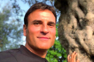 Sal Da Vinci, cantante di successo con origini americane, ha conquistato il pubblico italiano con la...