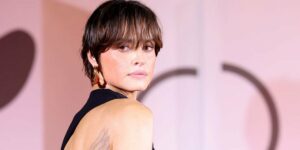 Kasia Smutniak svela il favoloso tatuaggio “Garuda” sulla schiena: il significato dietro il simbolo.