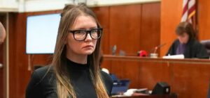 Anna Sorokin, la truffatrice nel cast USA di Ballando con le Stelle: “Sarà monitorata con il braccialetto alla caviglia”