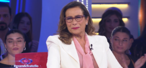 Al Grande Fratello Alfonso Signorini si commuove nel ricordare la mamma: “Ho perso il suo unico audo, è terribile” – Buonamici: “Continuo a chiamarla”