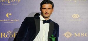 “Abbandonare la moda per ritrovare la pace interiore” / “La straordinaria avventura in India…”