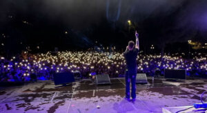 Fedez in concerto risponde alle provocazioni di Tony Effe