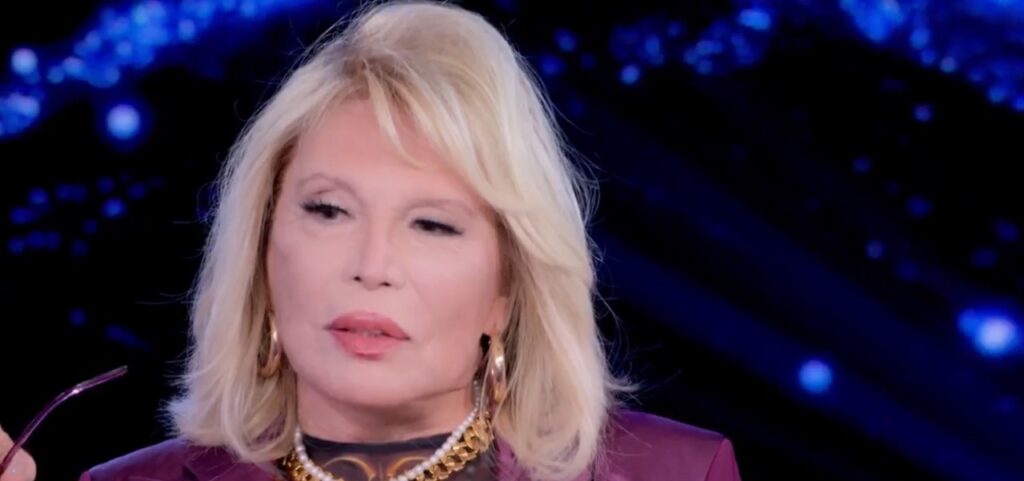 Amanda Lear, ospite a Verissimo, ha ammesso di essere esausta a causa dei numerosi impegni...