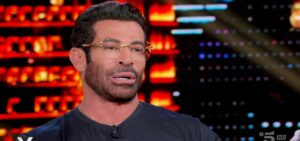 Gianni Sperti ha rivelato di essere stato vittima di una truffa da parte di supposti amici, che lo...