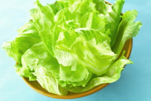 Il Ministero della Salute ha dichiarato il richiamo di diversi lotti di insalata iceberg e lattuga...