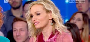 Justine Mattera imita Geri Halliwell in Tale e Quale Show: riuscirà a conquistare la giuria con la sua prova di canto e danza?