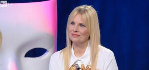 La showgirl Laura Freddi rivela di non essere completamente guarita dall'endometriosi, nonostante la...