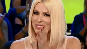 Grande Fratello 2024: Loredana Lecciso annuncia la partecipazione di sua sorella alla casa | Video Mediaset