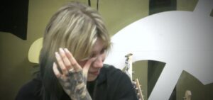 Mew piange la perdita di un caro amico: commossa condivide il suo dolore sui social_MEDIA/ L’emozionante messaggio della cantante: “Ti porterò per sempre nel mio cuore”