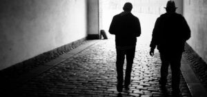 Rito della punzicuta: significato e procedura di affiliazione alla mafia. Un simbolo di potere