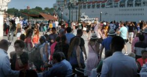 Tre strategie per contrastare l’eccessivo turismo: come agire per il cambiamento