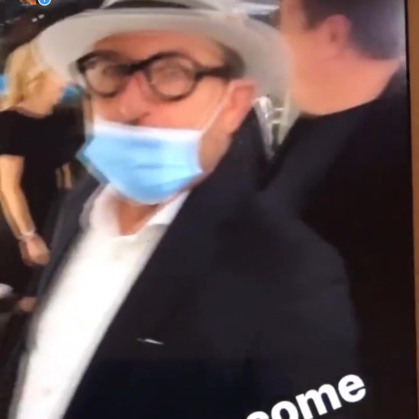 Selvaggia Lucarelli Oggi Ivan Favalli, proprietario dello si difende dalle accuse riguardo la festi...