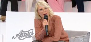 Durante la notte di Capodanno, l'account ufficiale di Amici di Maria De Filippi ha pubblicato per...