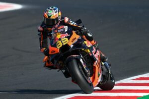 Brad Binder, pilota sudafricano della Red Bull KTM Factory Racing, ha dominato la giornata di...