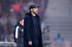 Paulo Fonseca, allenatore del Milan, punta alla vittoria contro la Fiorentina per mantenere la...