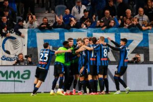 L'Atalanta ha vinto facilmente contro il Genoa con un punteggio di 5-1 grazie alla tripletta di...