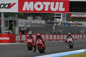 Francesco Bagnaia vince il Gran Premio del Giappone a Motegi, seguito da Jorge Martin e Marc...
