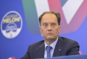 Il Ministro Giorgetti ha annunciato una manovra di sacrifici per tutti, sottolineando la necessità...