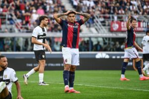 Santiago Castro del Bologna FC si è deluso durante la partita di Serie A tra Bologna e Parma...