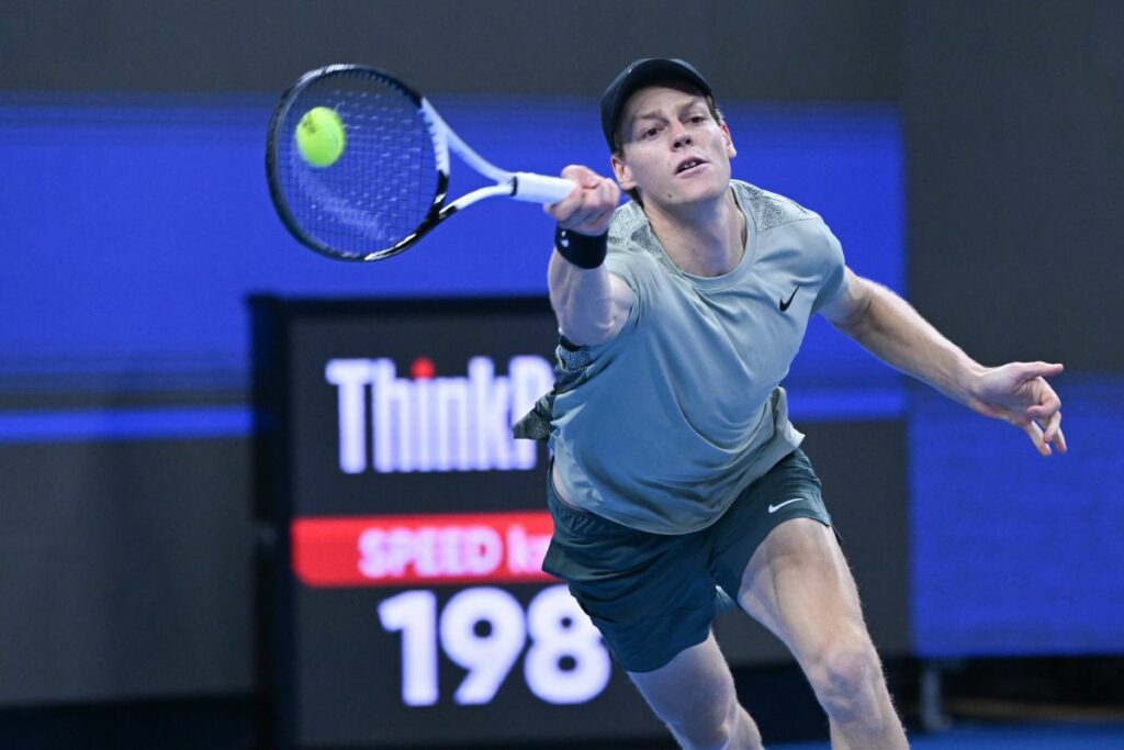 Il tennista italiano Jannik Sinner ha vinto contro Ben Shelton ai quarti di finale del torneo Rolex...