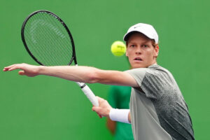 Jannik Sinner si è qualificato in finale al torneo di tennis "Rolex Shanghai Masters" con un...