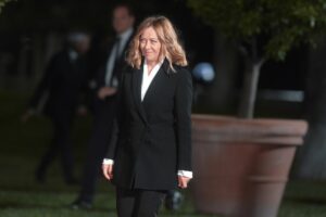 Il Presidente del Consiglio Giorgia Meloni critica la spesa di 120 miliardi per il Superbonus...