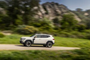 Il SUV Dacia Duster Full Hybrid 140, ideale per la famiglia