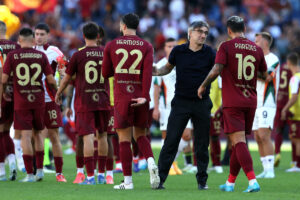 Il coach della Roma, Ivan Juric, si prepara per affrontare l'Inter, riconoscendo la loro forza e...