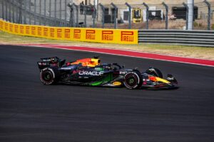 Max Verstappen ha vinto la Sprint del GP degli Usa ad Austin, precedendo la Ferrari di Carlos Sainz...