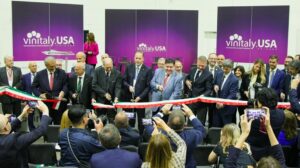 Il primo Vinitaly.USA si è tenuto a Chicago, attirando oltre 1.500 buyer, operatori dell'horeca e...