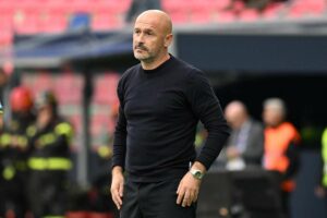Il Mister del Bologna, Vincenzo Italiano, si prepara per la sfida di Champions contro l'Aston Villa...
