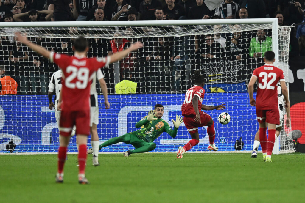 Nel terzo turno della Champions League, la Juventus di Thiago Motta subisce la prima sconfitta...