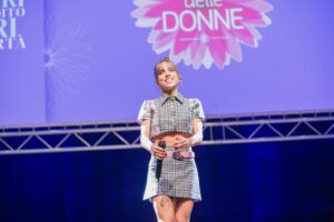 Angelina Mango annulla Tour per motivi di salute: “Devo prendere una pausa per recuperare la mia voce”