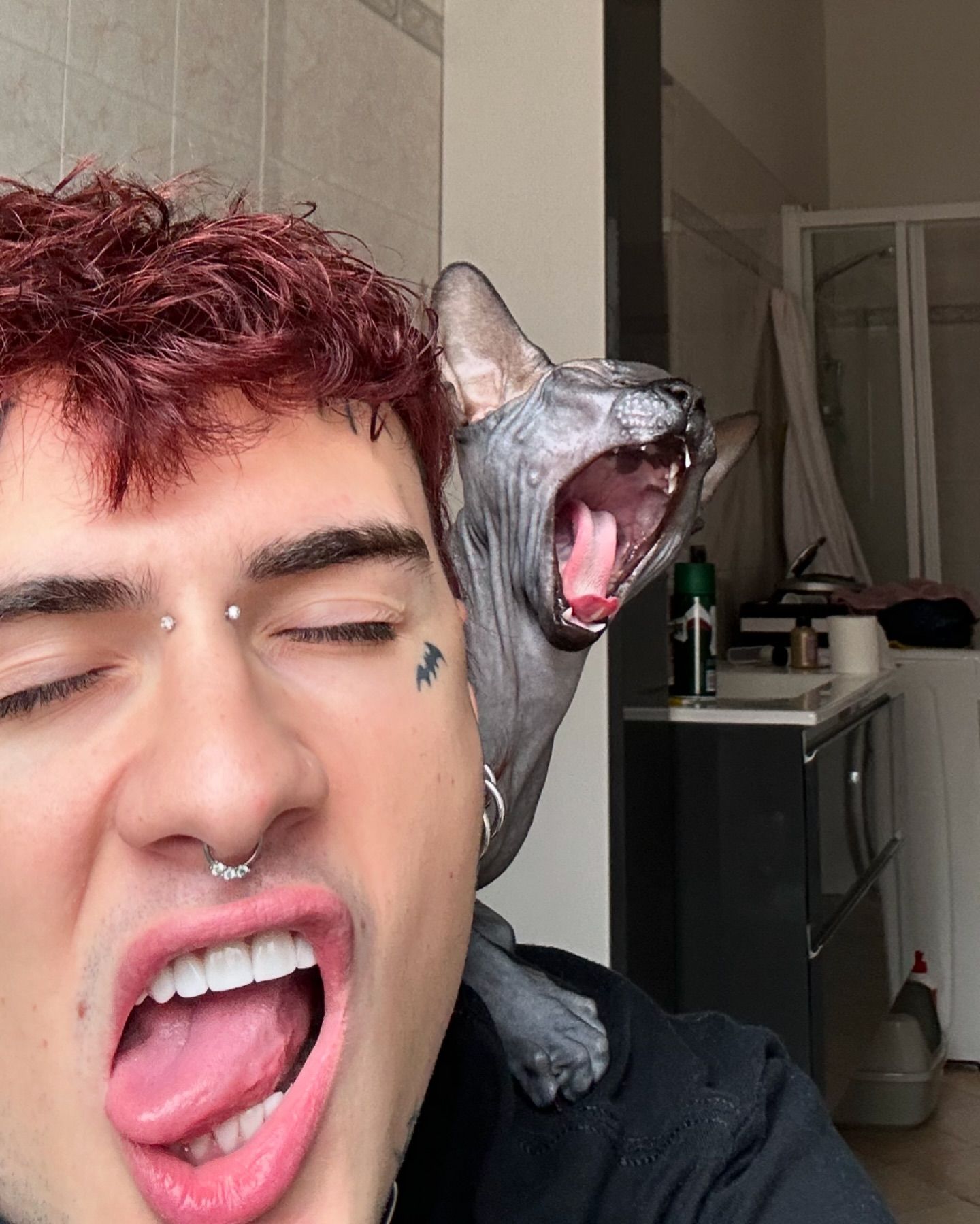 Rosa Chemical con la mia musa ispiratrice
grazie per lo sueg grazie a per aver respirato ...