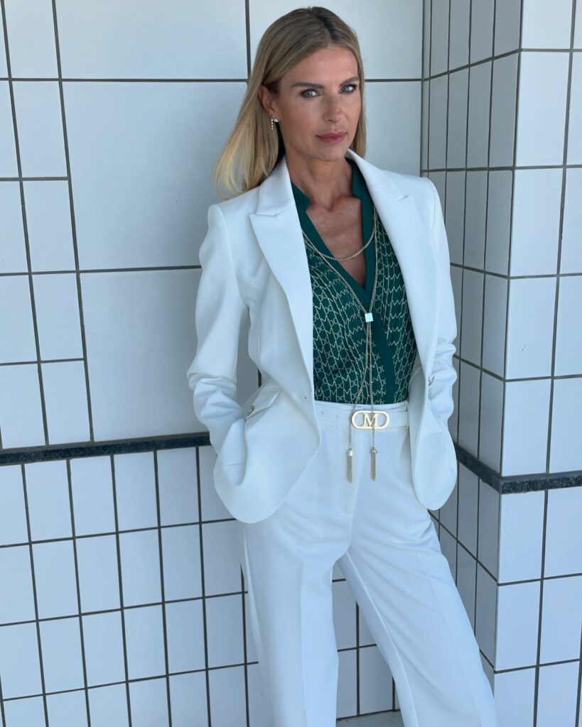 Martina Colombari, Ogni donna ha il suo lato maschile come ogni uomo ha il suo lato femminile. Biso… su Instagram per i suoi fan