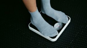 La Cornell University ha individuato il mercoledì come il giorno migliore per pesarsi, poiché...