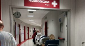Sanità: solo chi può permetterselo può accedere agli ospedali privati, mentre 4,5 milioni rinunciano alle cure.
