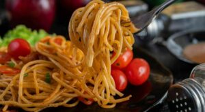 Le migliori 10 pietanze italiane: spaghetti al pomodoro, carbonara, lasagne e trofie al pesto