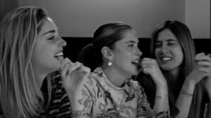 Chiara Ferragni affronta la bufera e va al party degli amici