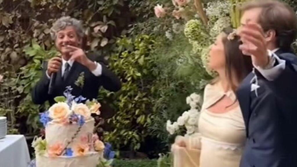 Lo spettacolo di Rosario Fiorello alle nozze di sua figlia Olivia Testa