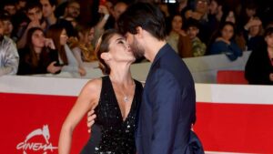 Il red carpet è stato testimone dell'amore tra Maria Elena Boschi e Giulio Berruti, con teneri baci...