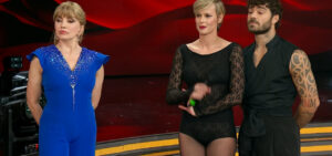 Federica Pellegrini trionfa a Ballando con le stelle 2024 con un look sexy, ma Selvaggia Lucarelli lancia una freccia.