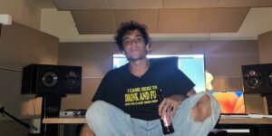 Tananai, reduce dalla hit estiva con Annalisa, si prepara all'uscita del nuovo disco Calmocobra. In...