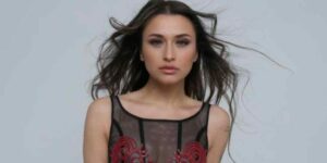 Verdiana Zangaro stupisce con la sua imitazione di Antonella Ruggiero a Tale e Quale Show 2024 / La sua performance brilla per l’eccellenza