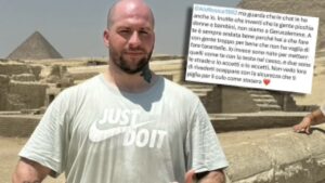 Un ex concorrente di un reality show mi ha aggredito insieme ai suoi compagni