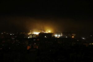 Un attacco aereo israeliano ha colpito un ufficio televisivo a Beirut, causando una vittima e cinque...